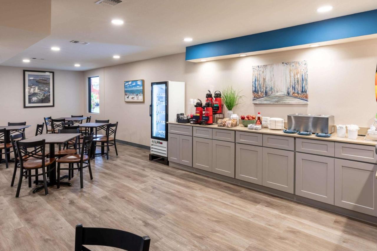 Motel Baymont By Wyndham Biloxi - Ocean Springs Exterior foto